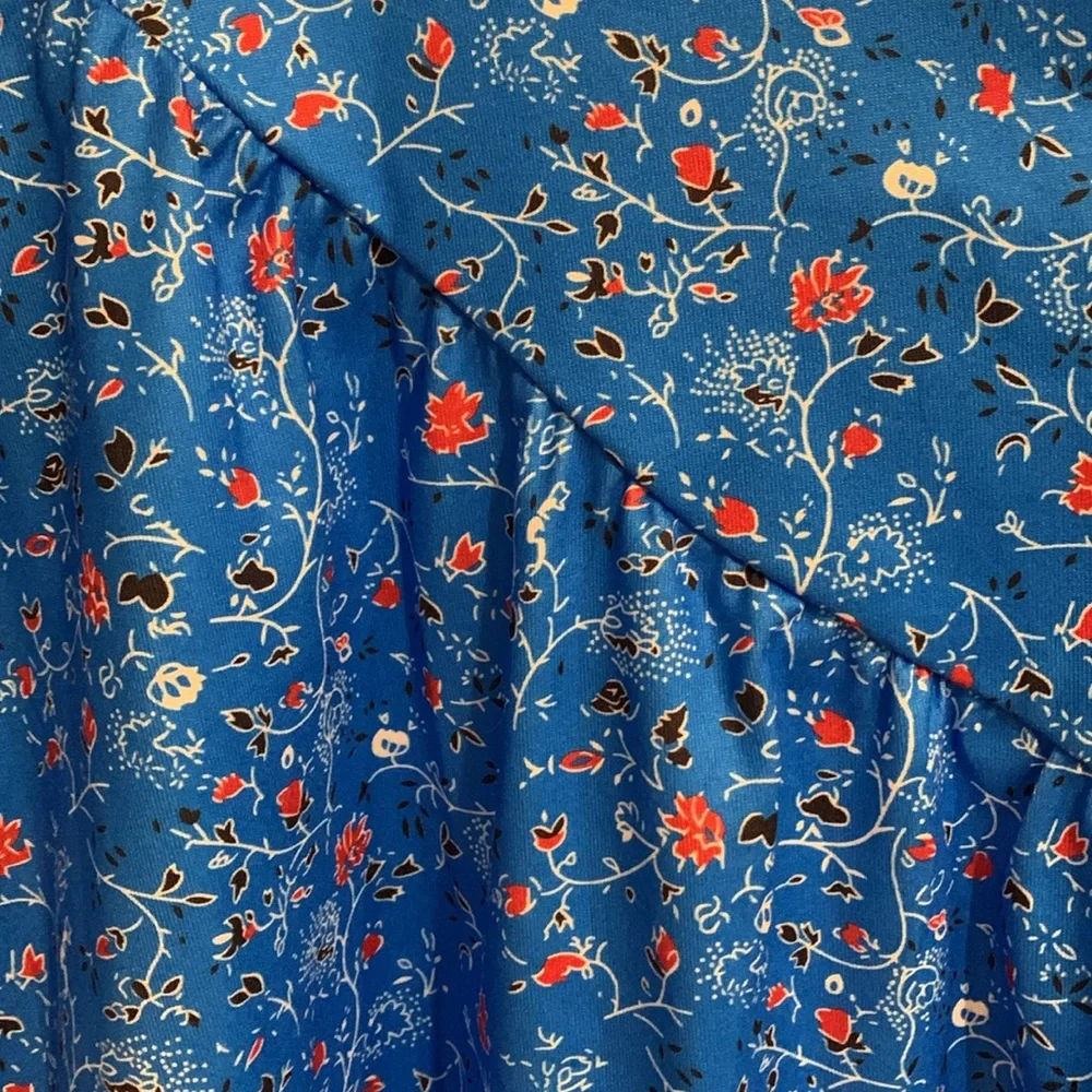 Blue Floral V-Neck Blouse - Picture 2 of 6